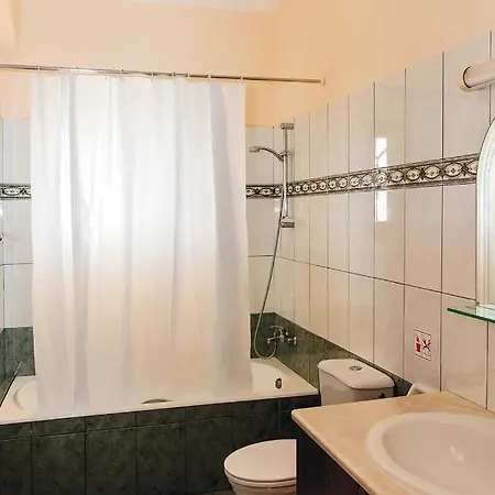 Villa Limnos *